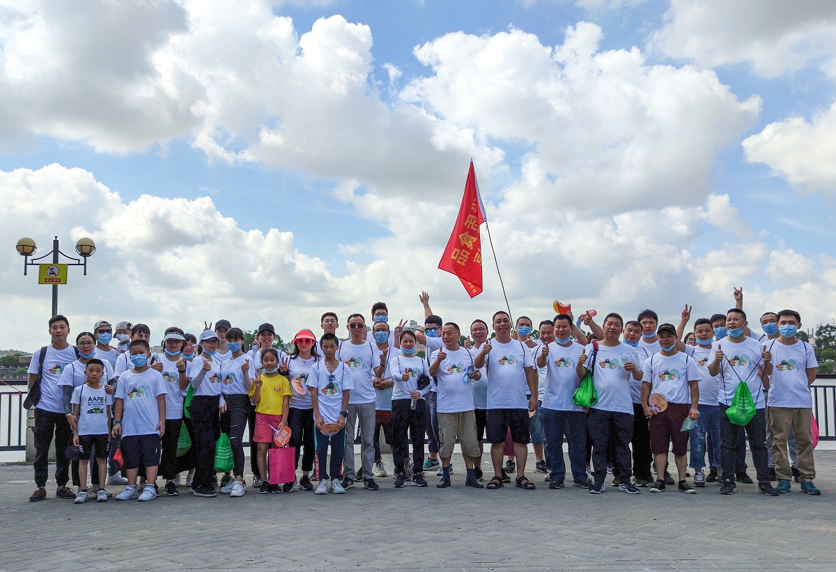 嘉人參與者們?nèi)w合影