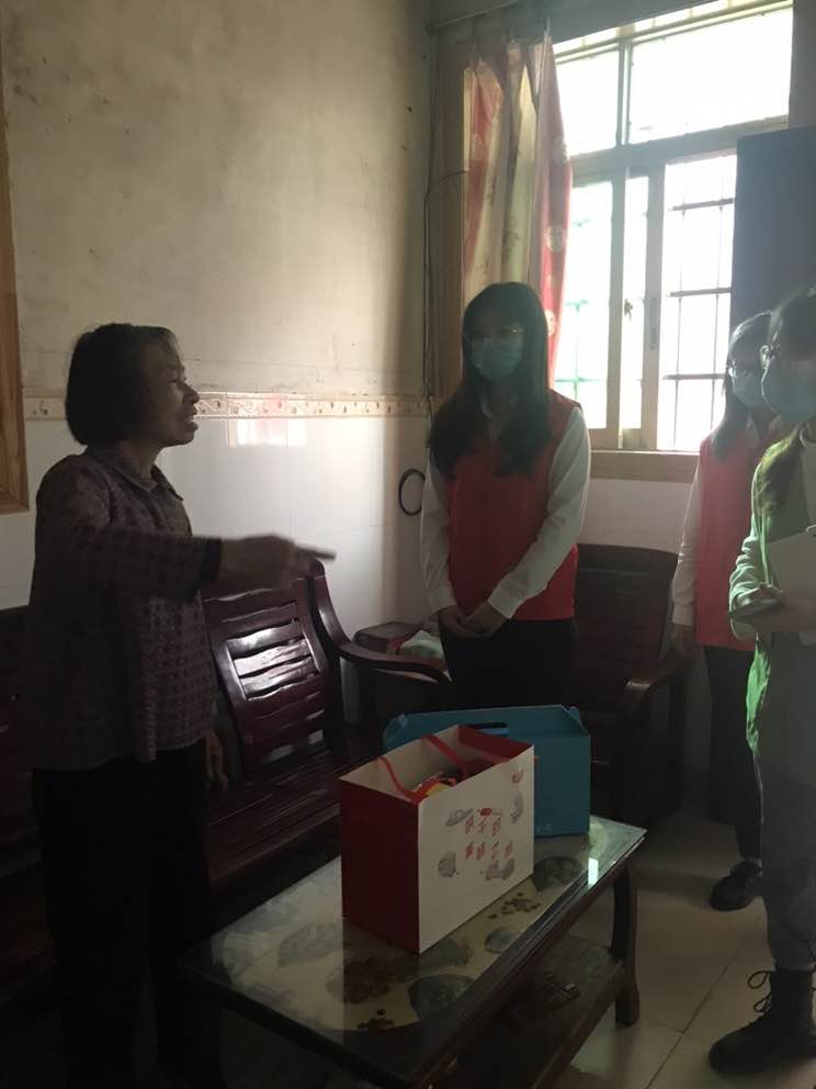 慰問孤寡老人 嘉友濃濃關(guān)懷暖人心 (1)